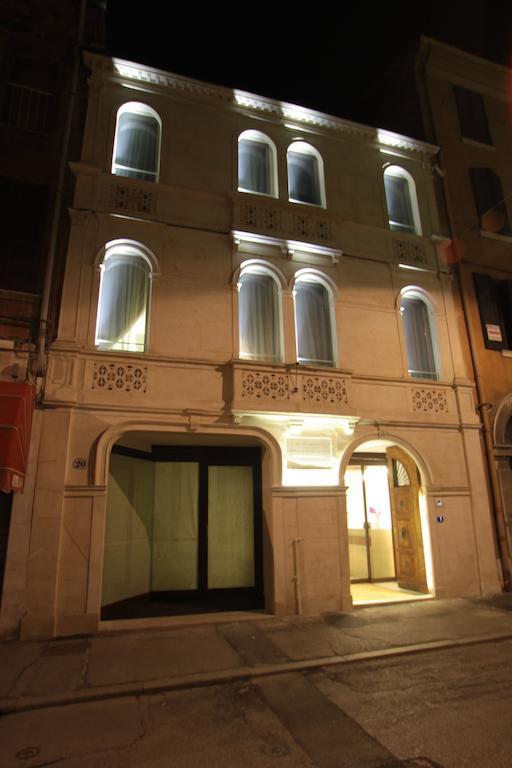 Borgoleoni 18 - Room And Breakfast 페라라 외부 사진