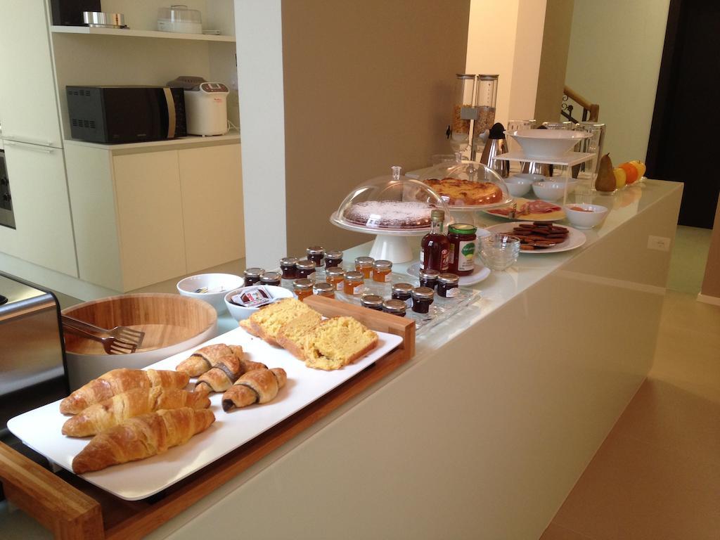Borgoleoni 18 - Room And Breakfast 페라라 외부 사진