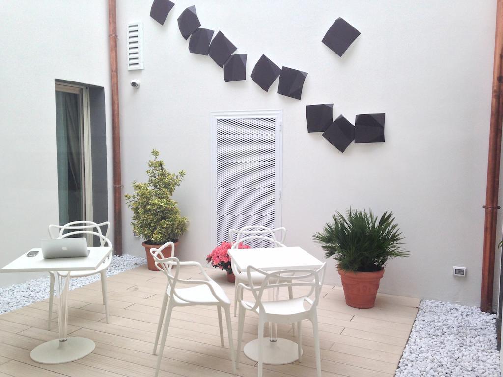 Borgoleoni 18 - Room And Breakfast 페라라 외부 사진