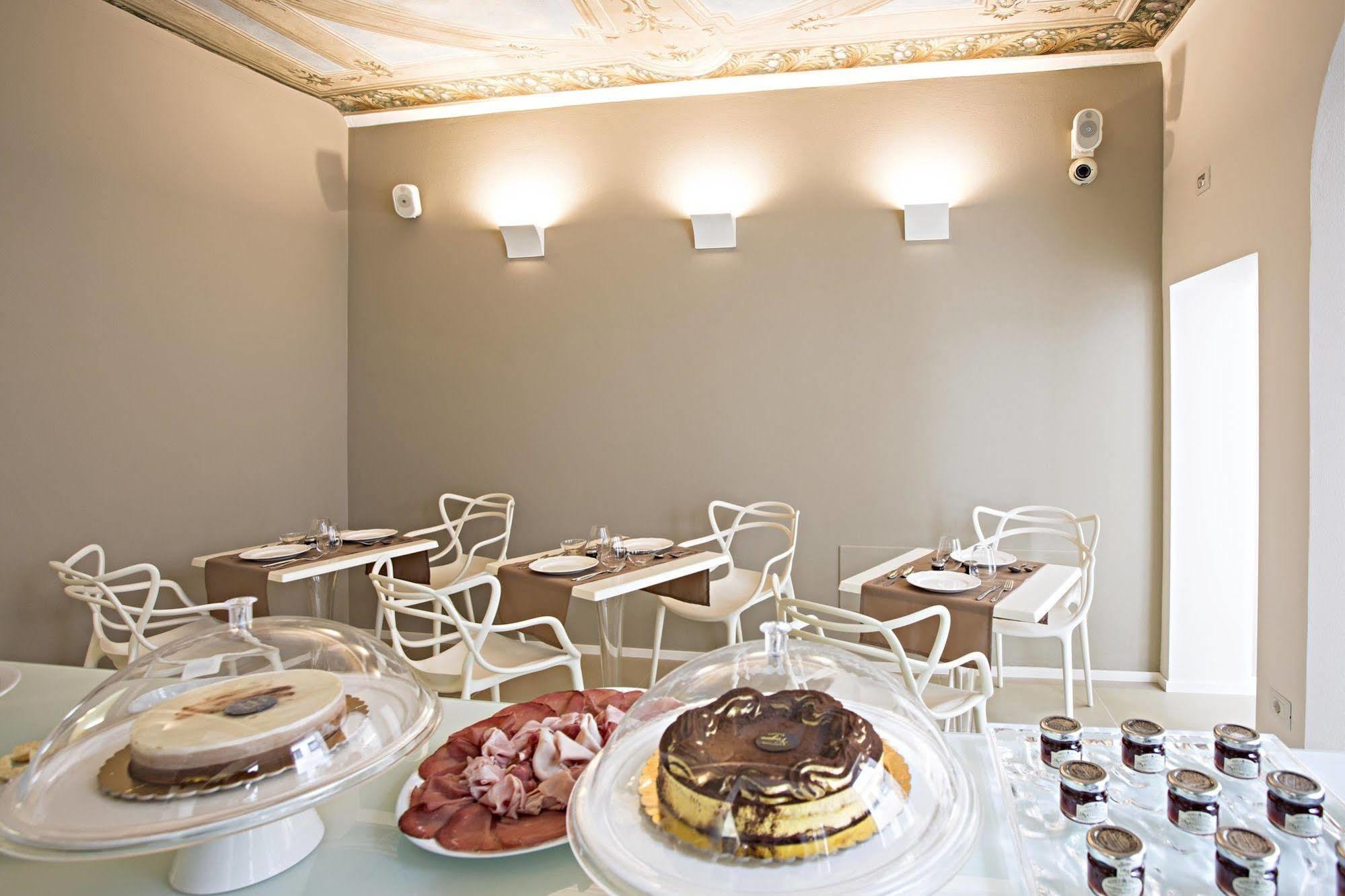 Borgoleoni 18 - Room And Breakfast 페라라 외부 사진
