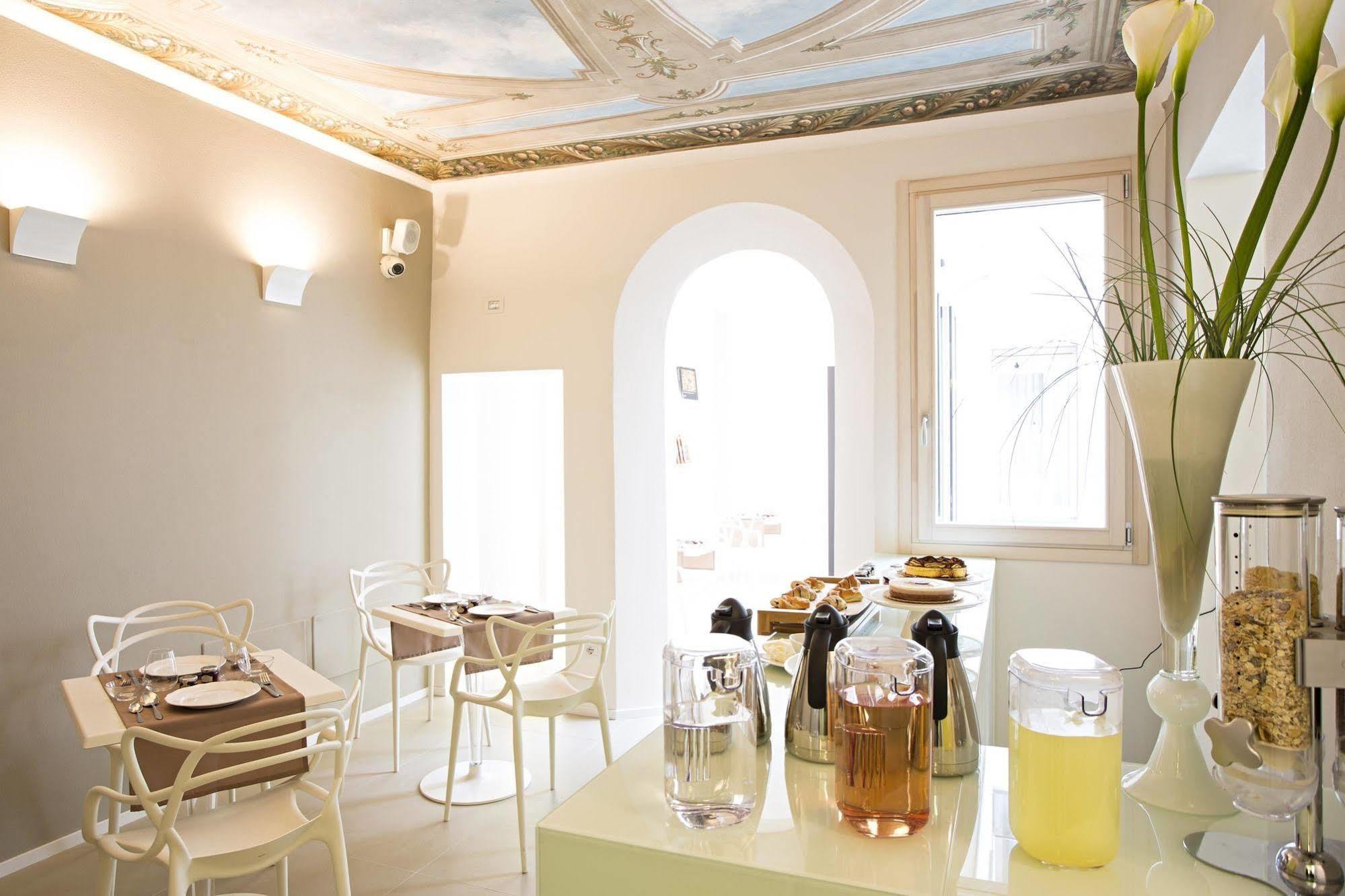 Borgoleoni 18 - Room And Breakfast 페라라 외부 사진